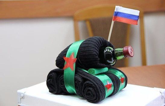 У Криму презентували дитячий танк. В окупованому Росією Криму пройшов ганебний «парад колясок»