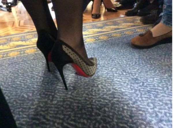 Сукня від Louis Vuitton, взуття від Louboutin - Тимошенко у Раді матиме конкурентку. 