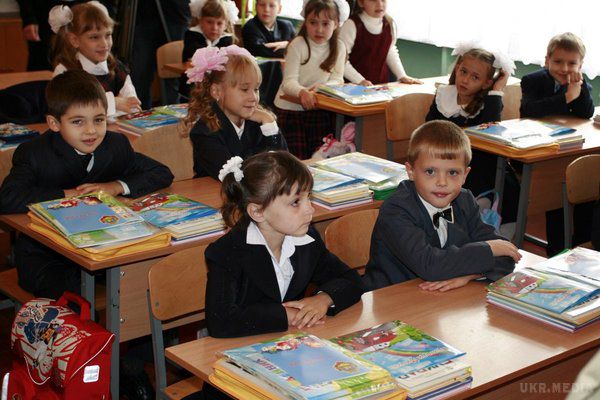 Скандальний закон про освіту. Україна пішла на поступки. Українські та угорські влади погодили мовні норми закону про освіту.