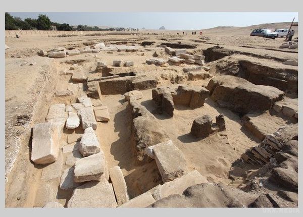 Знайдено унікальний храм одного з найвеличніших єгипетських фараонів. Царський некрополь у Абусирі розташовувався недалеко від стародавньої столиці Єгипту - Мемфіса, який знаходився на південь від сучасного Каїра.