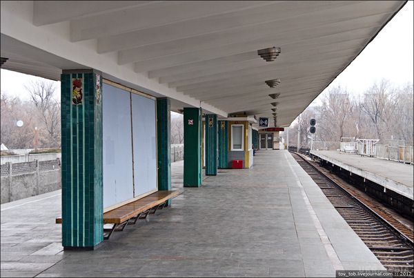 У київському метро 33-річний чоловік потрапив під потяг. Тіло чоловіка виявили на відкритому перегоні між станціями Гідропарк і Лівобережна.