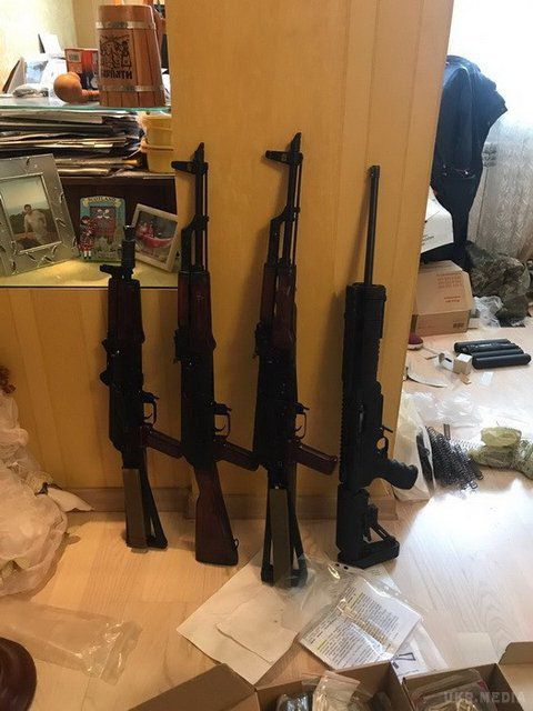 У Києві накрили інтернет-магазин зброї з зони АТО. Зловмисник збував боєприпаси і комплектуючі до вогнепальної зброї з зони АТО.
