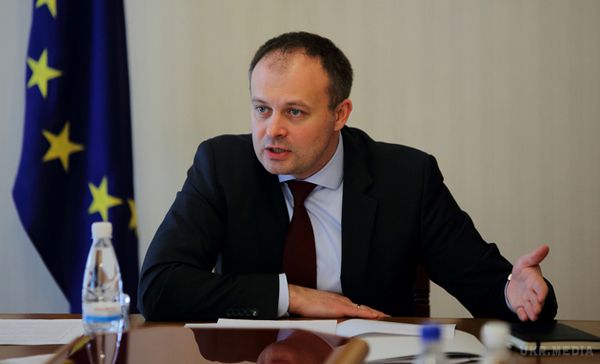 Молдова: Чи можливий імпічмент президента Додона?. Патова ситуація: президент тимчасово залишить свою посаду, а спікер/прем'єр – сяде в президентське крісло.