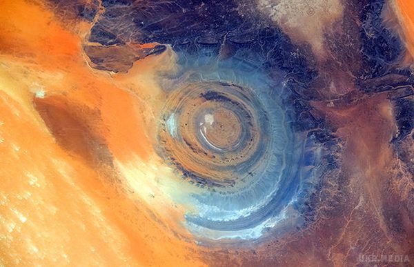 Око Сахари: геологи продовжують битися над розгадкою самого загадкового об'єкта Землі (фото). Вважається, що Око Сахари утворилося в період між пізнім Протерозоем (2,5 мільярда років) і Ордовиком (480 мільйонів років).