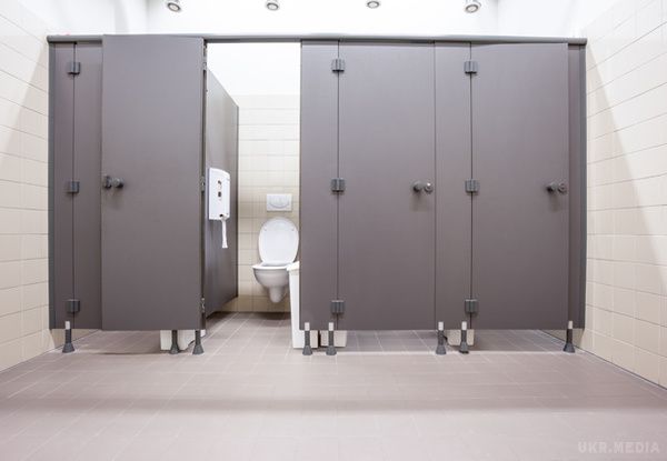 Наука з'ясувала, яка з кабінок громадського туалету найчистіша. Вчені з Глазго самовіддано заглянули під обідки декількох тисяч громадських унітазів і зробили висновки, які будуть цікаві і тобі.