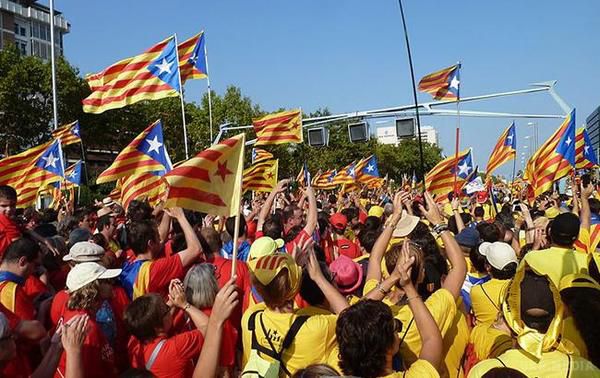 Каталонія має намір 23 жовтня проголосити незалежність, - джерела. Поки неясно, за якою процедурою може пройти оголошення незалежності.