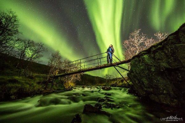З-за полярних сяйв Норвегія стала «зеленою Землею». У Тромсе, Норвегія, весь світ став зеленим.