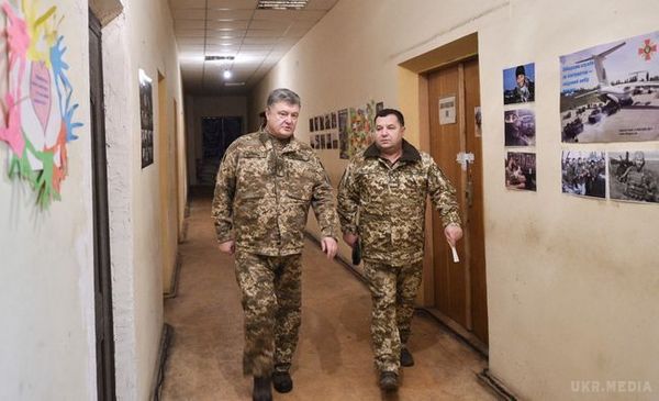 Бригади ЗСУ на Донбасі найближчим часом змінять інші підрозділи -  Порошенко (фото, відео). Задіяні в АТО на Донбасі бригади ЗСУ найближчим часом змінять інші підрозділи.