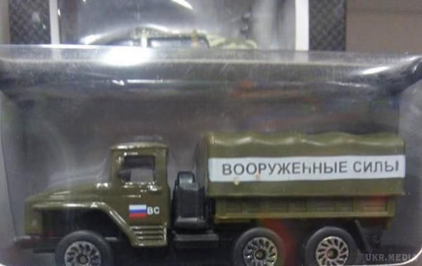  В українському супермаркеті продають іграшки з російською символікою. Це товари торгової марки Technopark, країною-виробником вказаний Китай.