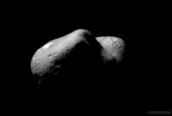 «Інопланетну базу» знайшов на астероїді Ерос відомий уфолог. Що приховують від нас прибульці?.