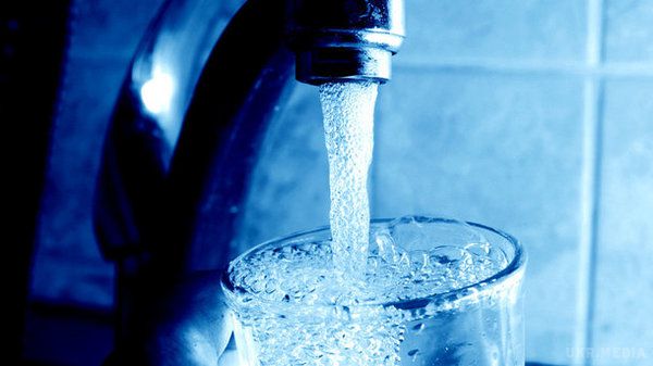 Вчені з'ясували, чим загрожує вживання води з-під крана. Фахівці виявили у водопровідній воді десять небезпечних для людини речовин.