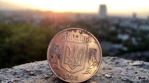 В Україні випустили монету номіналом 2 гривні (фото). Національний банк України ввів в обіг пам'ятну монету номіналом в 2 гривні. Про це повідомляє прес-служба НБУ.