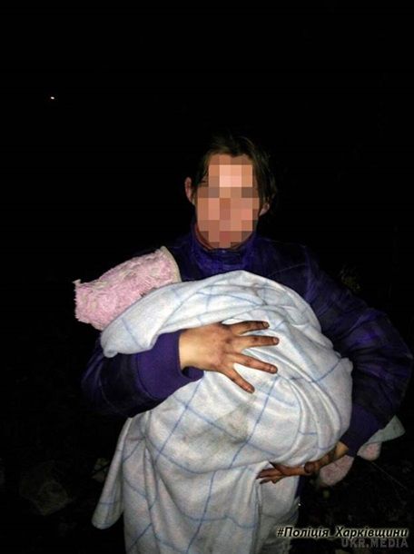 У Харкові жінка жила в лісосмузі з немовлям. Жінка попросила допомоги, оскільки дитина захворіла.