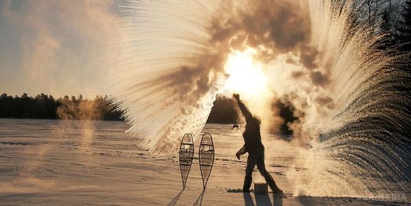 Фахівці пояснили, чому гаряча вода замерзає швидше холодної. Якщо ви хочете заморозити воду швидше, її треба спочатку розігріти.
