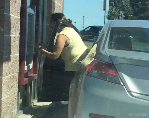 Жіночки за кермом - і сміх і гріх:. Підбірка веселих фотографій на тему жінок за кермом.