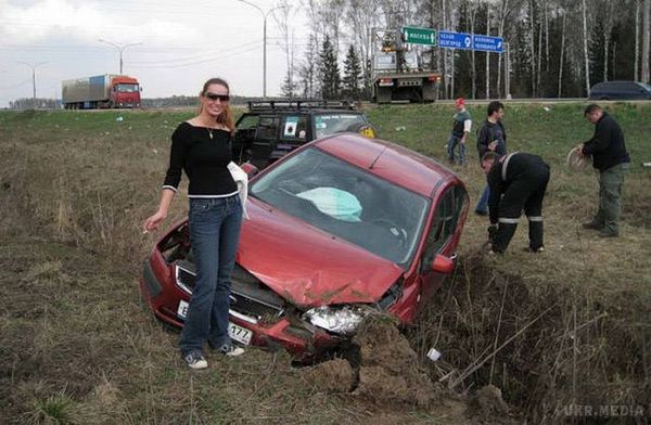 Жіночки за кермом - і сміх і гріх:. Підбірка веселих фотографій на тему жінок за кермом.