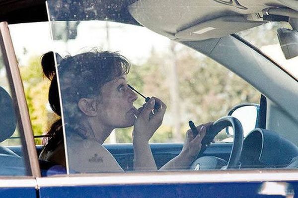 Жіночки за кермом - і сміх і гріх:. Підбірка веселих фотографій на тему жінок за кермом.