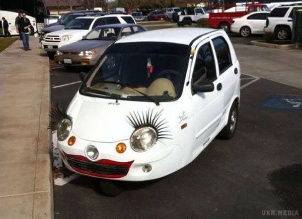 Жіночки за кермом - і сміх і гріх:. Підбірка веселих фотографій на тему жінок за кермом.