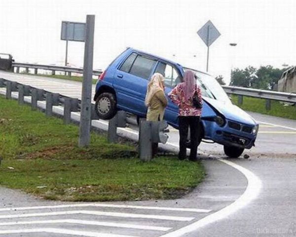 Жіночки за кермом - і сміх і гріх:. Підбірка веселих фотографій на тему жінок за кермом.