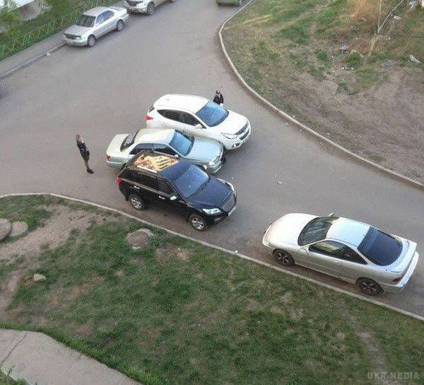 Жіночки за кермом - і сміх і гріх:. Підбірка веселих фотографій на тему жінок за кермом.