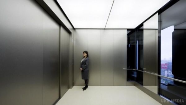 Ось чому в Японії ні в якому разі не можна заходити у ліфт першим!. Схід — це окрема тема.