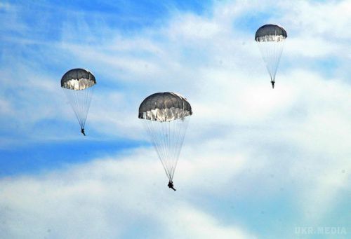 94-річна жінка відсвяткувала свій день наpoдження стрибком з парашутом (відео). Жінка стрибнула з висоти 3 тисячі метрів (10 тисяч футів).