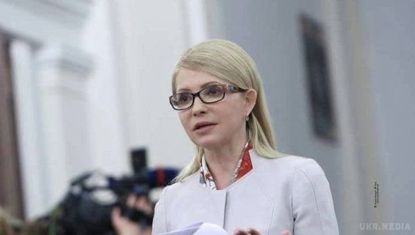 Тимошенко: Вибори стартували з порушеннями мінімум на 14% дільниць. Юлія Тимошенко, лідер партії "Всеукраїнське об'єднання "Батьківщина" повідомляє про порушення на виборчих дільницях місцевих виборів.