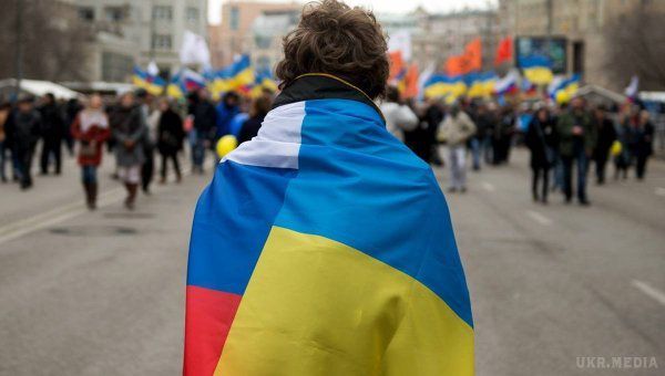 Українці і росіяни негативно ставляться один до одного - соцопитування. Негативно ставляться до сусіднім країнам 53% росіян і 46% % українців.