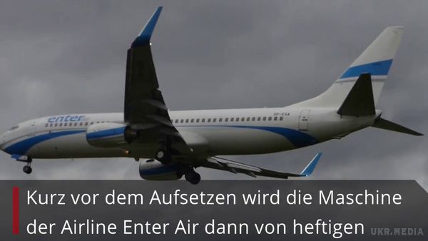 Ураган ледь не спровокував авіакатастрофу в Австрії: моторошне відео. В австрійському місті Зальцбург ураган "Герварт" в неділю, 29 жовтня, ледь не спровокував авіакатастрофи пасажирського літака.
