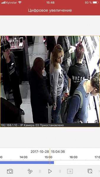 Киян попередили про новому вигляді крадіжки в супермаркетах. У відомих магазинах орудують дві злодійки, які витягують з кишень покупців телефони.