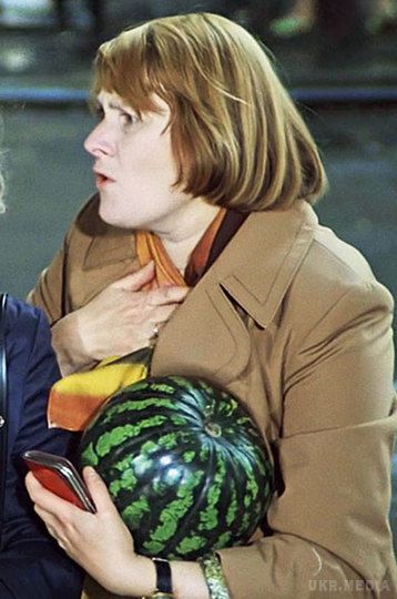 Аліса Фрейндліх та інші зірки «Службового роману» 40 років потому!. У жовтні 1977 року на радянські екрани вийшла комедія «Службовий роман», яку Ельдар Рязанов знімав за п'єсою «Товариші по службі» 