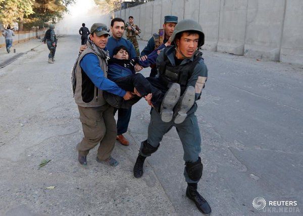 У дипломатичному районі Кабула 13-річний хлопець скоїв теракт, багато загиблих. Більшість загиблих були працівниками уряду.