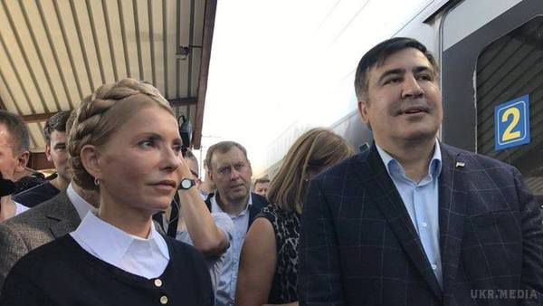Порошенко безсилий, до влади прийде Тимошенко. Всі версії скандалу.
