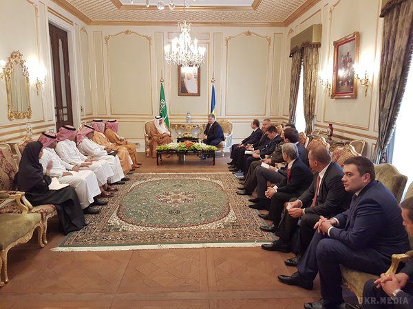 Порошенко прибув до Саудівської Аравії з дводенним візитом. "Президент розпочав офіційний візит до Королівства Саудівська Аравія "