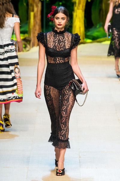 Українка Яна Годня прикрасила обкладинку паризького Vogue. Українська модель Яна Годня стала героїнею fashion-історії паризького Vogue.