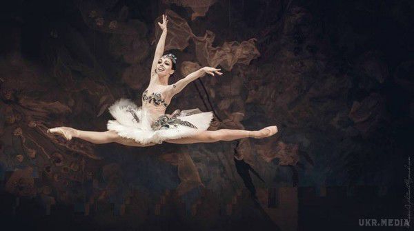 Прима балерина Катерина Кухар здивувала страшним образом - «Краса страшна сила». Прима українського балету зважилася поексперементувати з іміджем і приміряти образ жінки воїна.