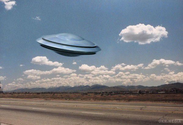 Уфологи зафіксували в Лас-Вегасі прямокутний НЛО. Уфологи вивчають отримані знімки, щоб точно сказати про інопланетному кораблі.