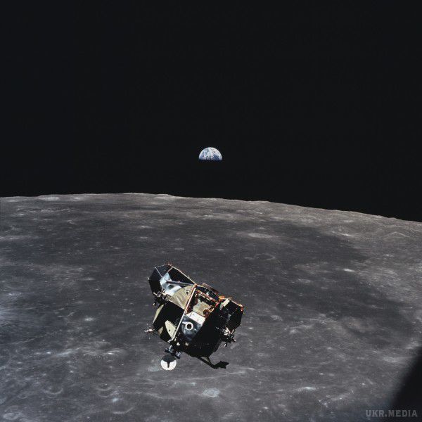 НЛО виявили на фото місії «Аполлон». На Місяці живуть прибульці?.