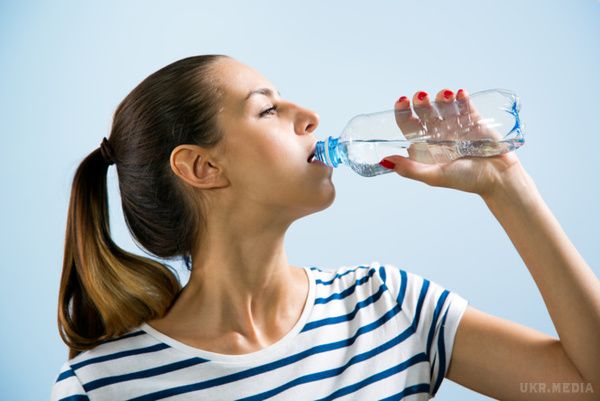 Розвінчуємо 5 найбільш популярних міфів про здоров'я. Пити по 8 склянок води і проходити мінімум 10 000 кроків на день? Дурниця.