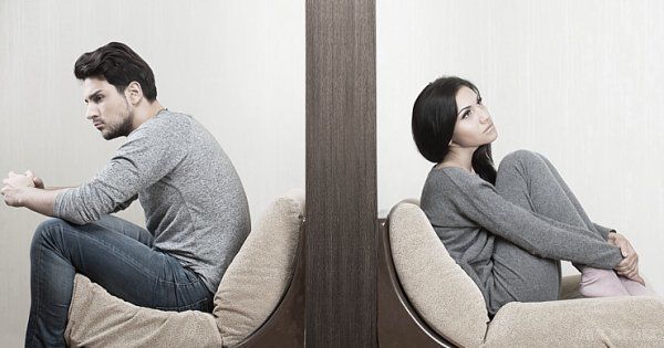 Вчені з'ясували головну причину розлучень. Жінки вдвічі частіше за чоловіків кажуть про напруженість у відносинах, передає Ukr.Media. У половині випадків подібні розмови означають, що все йде до розлучення.