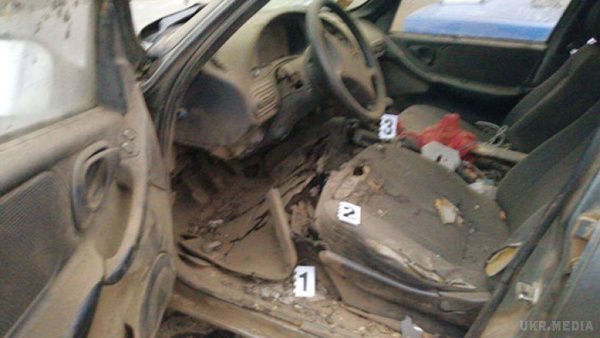 На Одещині вибухнув автомобіль, в якому знаходились дві людини. Коли водій запустив двигун, стався вибух. 