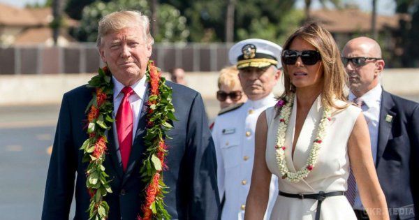 Меланія Трамп показала, як їх зустріли в Гаваях (фото). Президент США на сонячних Гаваях.