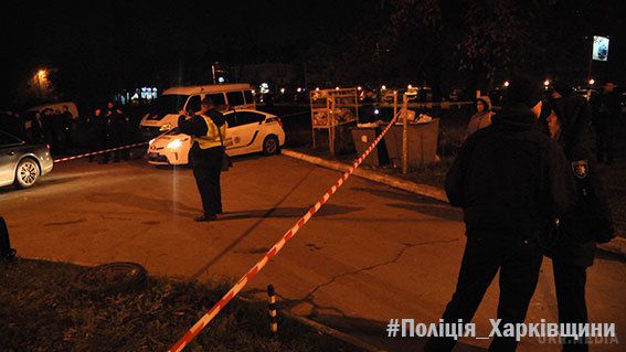 У центрі Харкова розстріляли іномарку: коментарі поліції (відео). Правоохоронці встановлюють обставини вбивства чоловіка.