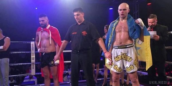Українець став чемпіоном світу з кікбоксингу. Боєць з Маріуполя Олександр Олійник завоював титул чемпіона світу ISKA з кікбоксингу. 