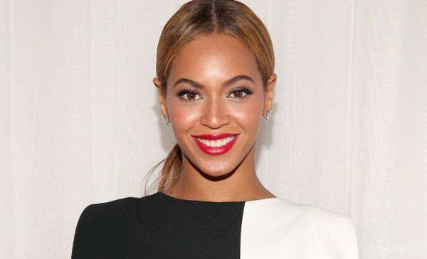 Beyonce здивувала фанатів кардинальною зміною іміджу. У своєму Instagram Beyonce виклала фото, де постала в кардинально іншому образі.