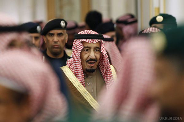 Боротьба з корупцією в самому несподіваному місці в світі. Сьогодні вночі в Саудівській Аравії заарештували половину політичної і бізнес-еліти держави. Одні говорять про переділ влади, інші — про безпрецедентну боротьбу з корупцією.