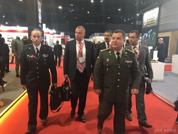 Міністр оборони Степан Полторак  відкрив виставку в Таїланді. Степан Полторак в Таїланді взяв участь у відкритті виставки "Оборона і безпека-2017".