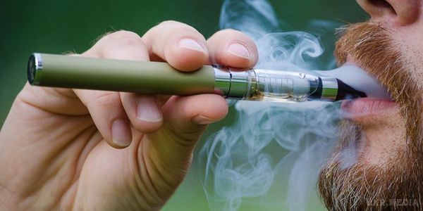 Вчені назвали головну небезпеку електронних сигарет. З'ясувалося, що в легенях і дихальних шляхах любителів електронних сигарет присутня висока концентрація білків.