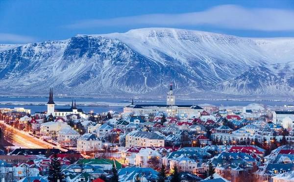 Ісландія буде платити 5000 євро в місяць росіянам і українцям, що взяли у дружини місцевих дівчат. Ісландія — спокійна і благополучна країна з високим рівнем життя і дивовижним природним світом.