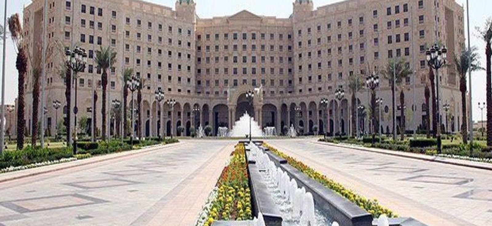 ЗМІ показали розкішний готель, який перетворили на в'язницю для саудівських принців-корупціонерів. Усіх затриманих звинувачують в корупції і відмиванні грошей.